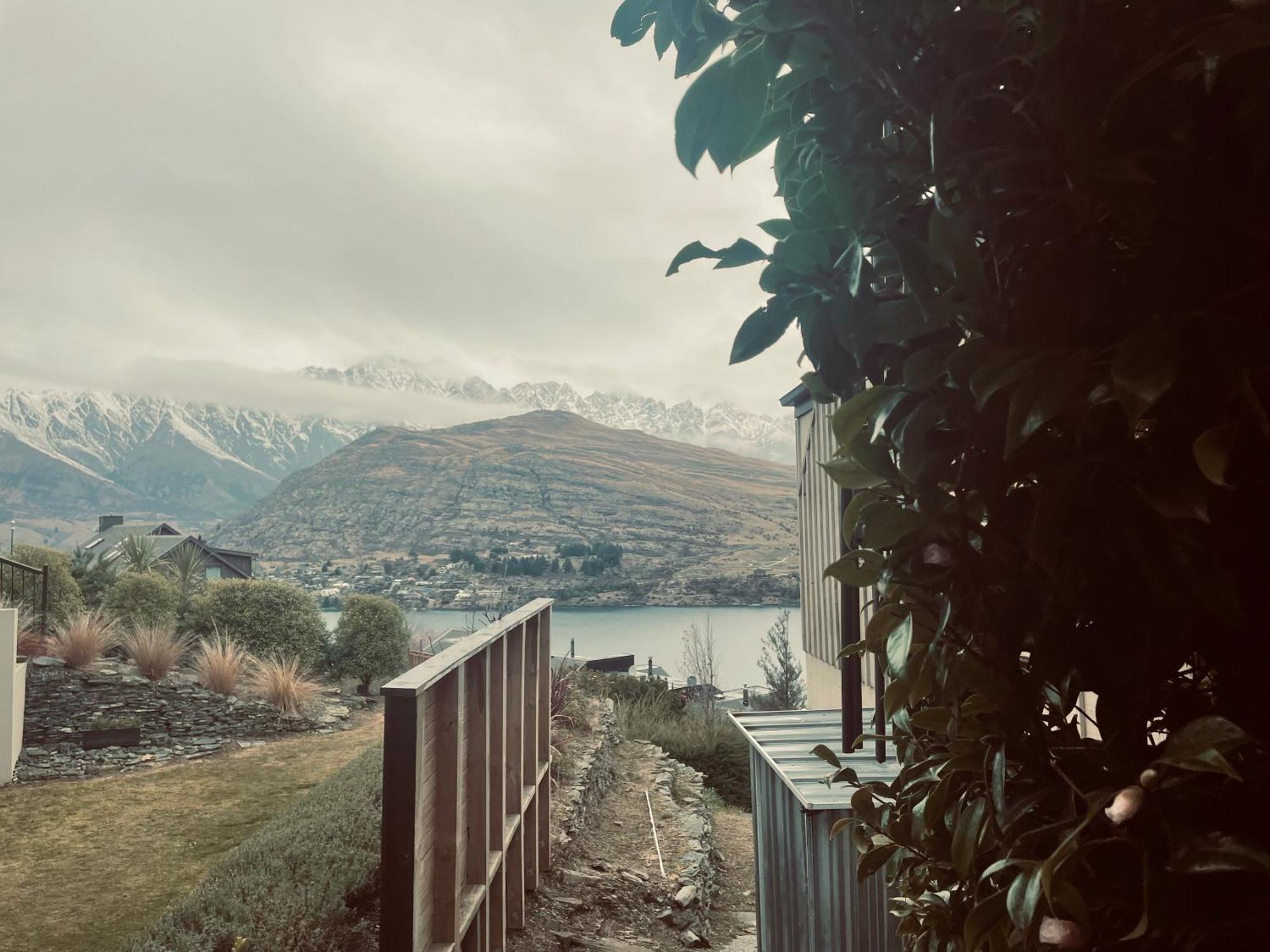 Ming'S Lakeside Goldleaf Suites Queenstown Exteriér fotografie